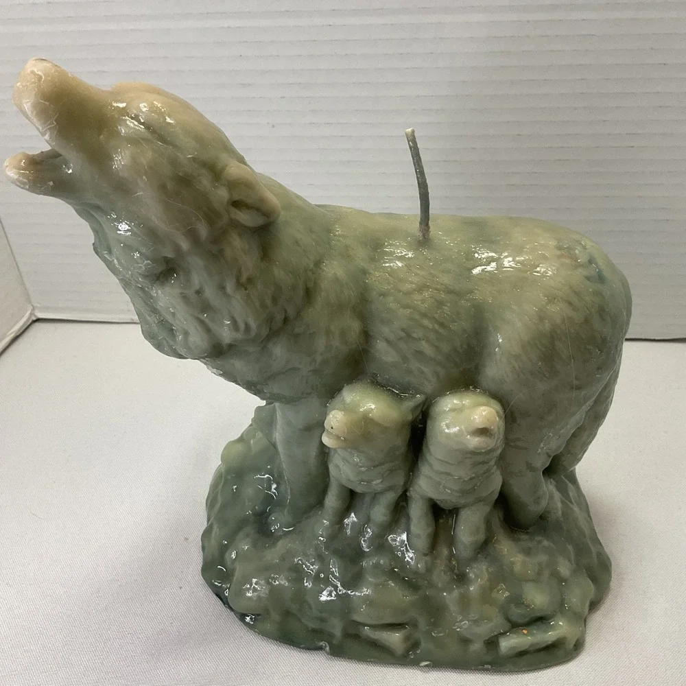 Vintage Carved‎ Wolf & Cubs Howling Handmade Candle Cabin Wilderness Decor